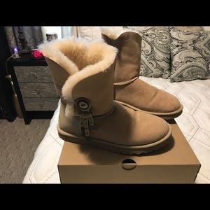 UGG Shoes - 100% Authentic Ugg Boots UGG Shoes - 100% Authentic Ugg Boots